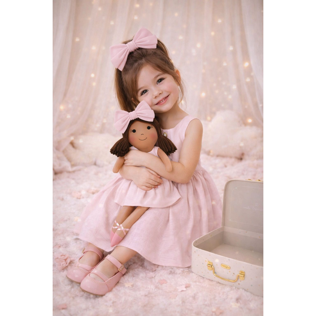 Kit Boneca Manu Liso Rosa + Petit Case