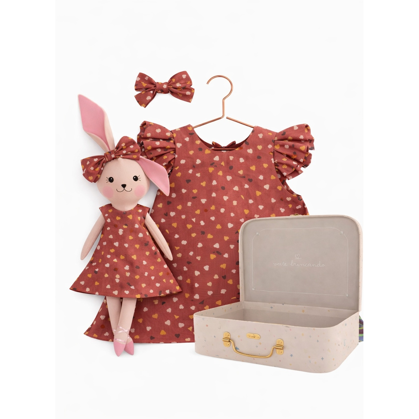 Kit Boneca Coelhinha Chloe Corações + Petit Case