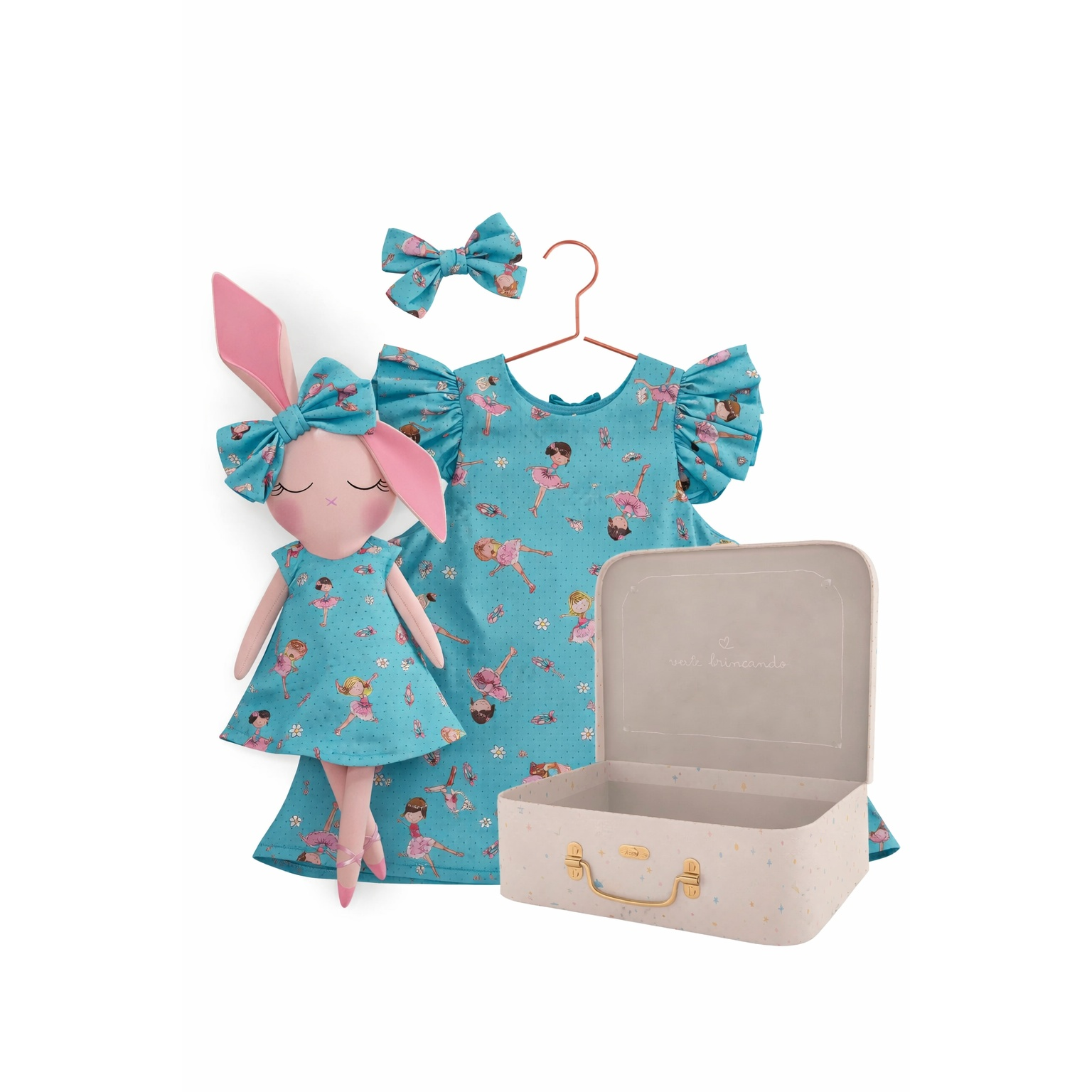 Kit Boneca Coelhinha Chloe Ballet + Petit Case