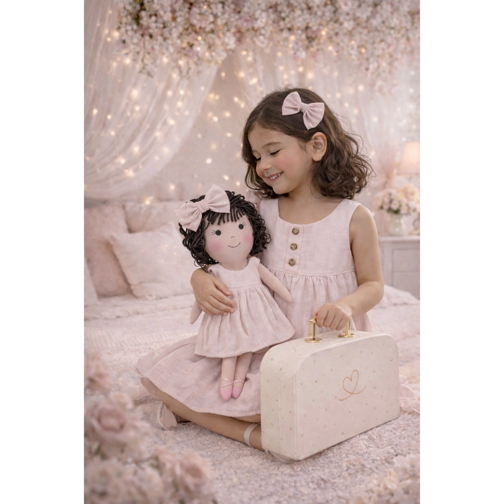 Kit Boneca Nelinha Liso Rosa + Petit Case