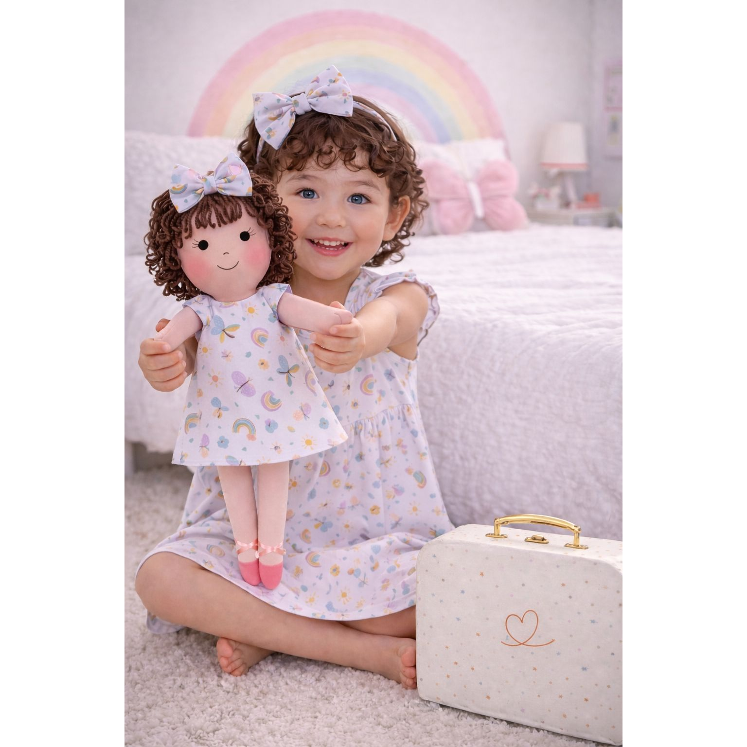 Kit Boneca Nelinha Arco-Íris + Petit Case