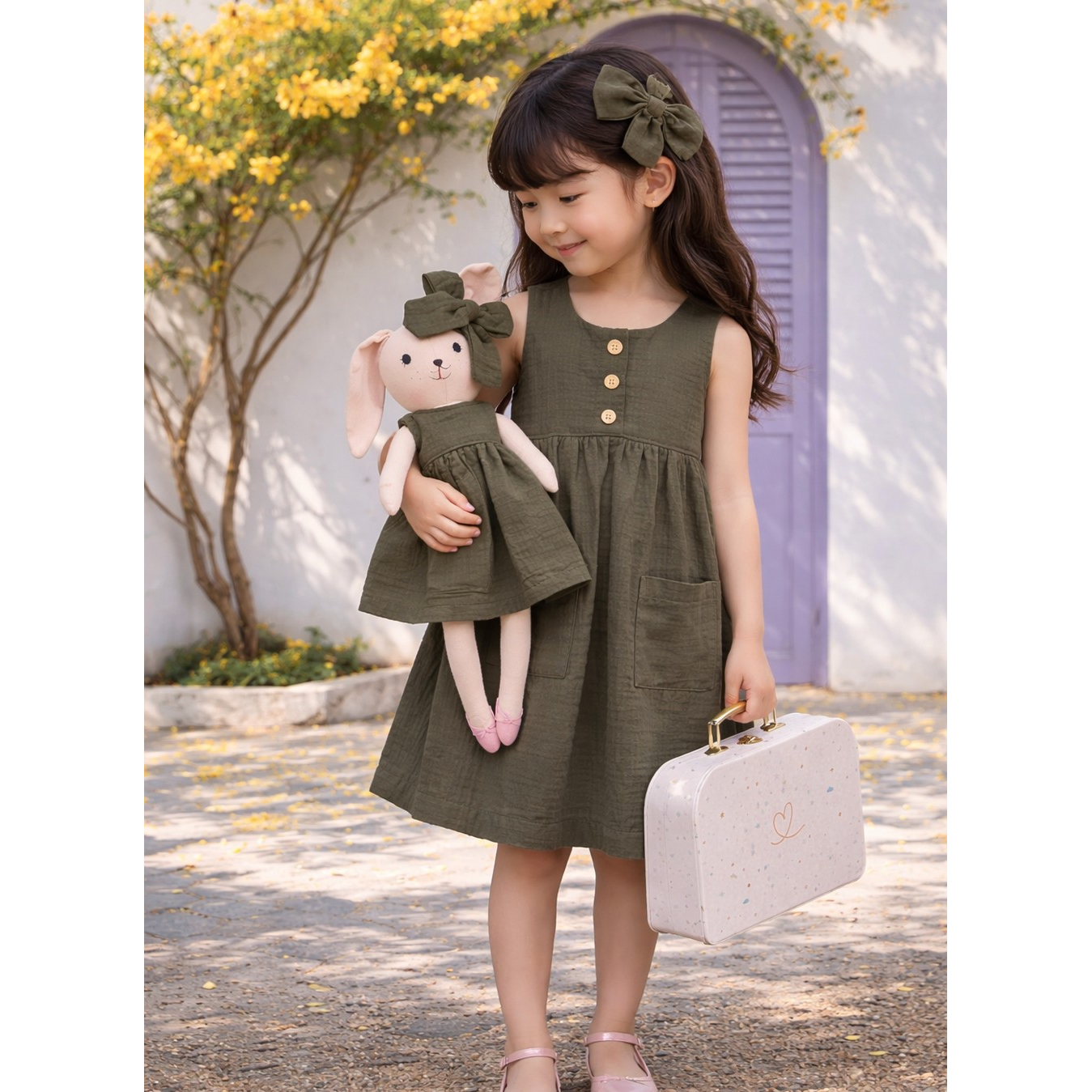 Kit Boneca Coelhinha Chloe Liso Verde Oliva + Petit Case