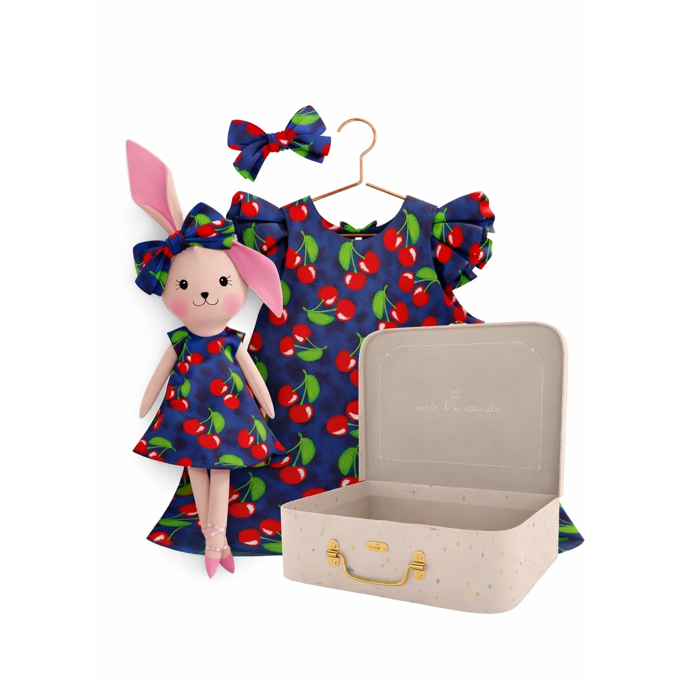 Kit Boneca Coelhinha Chloe Cereja + Petit Case