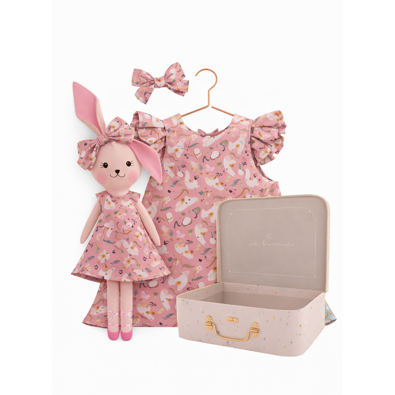 Kit Boneca Coelhinha Chloe Jardim + Petit Case