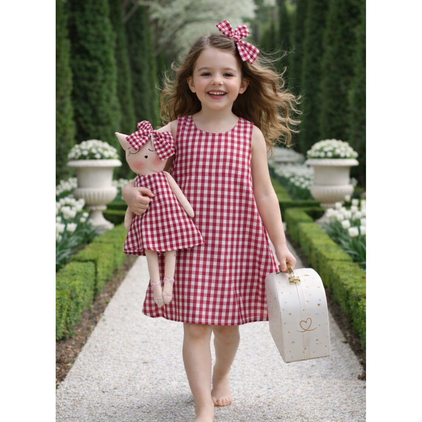 Kit Boneca Gatinha Gabi Xadrez Vermelho + Petit Case