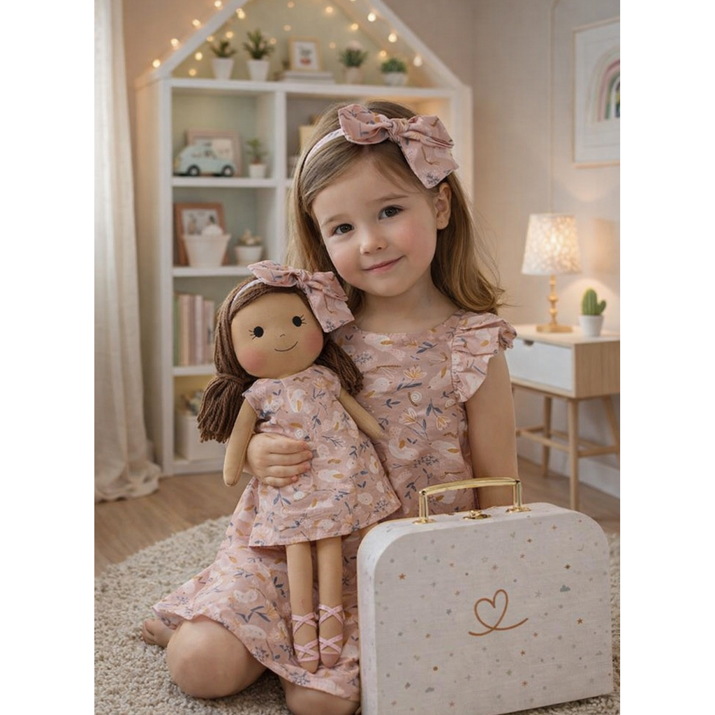 Kit Boneca Manu Jardim + Petit Case