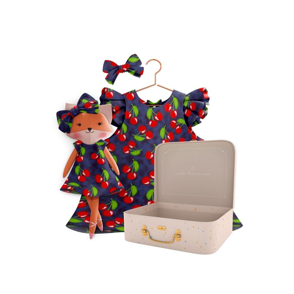 Kit Boneca Dona Raposa Cereja + Petit Case
