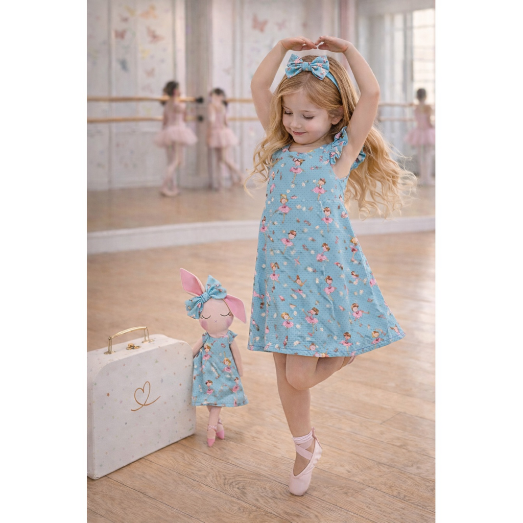 Kit Boneca Coelhinha Chloe Ballet + Petit Case