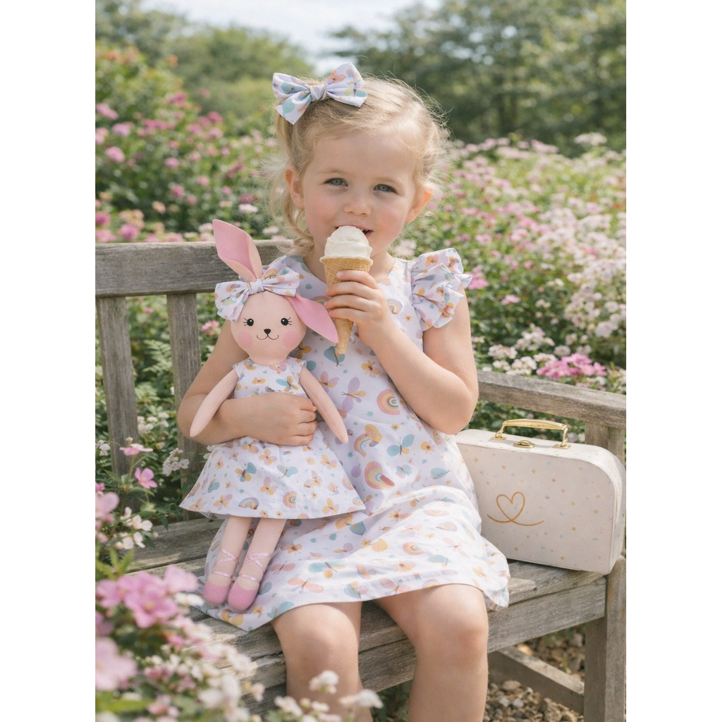 Kit Boneca Coelhinha Chloe Arco iris + Petit Case