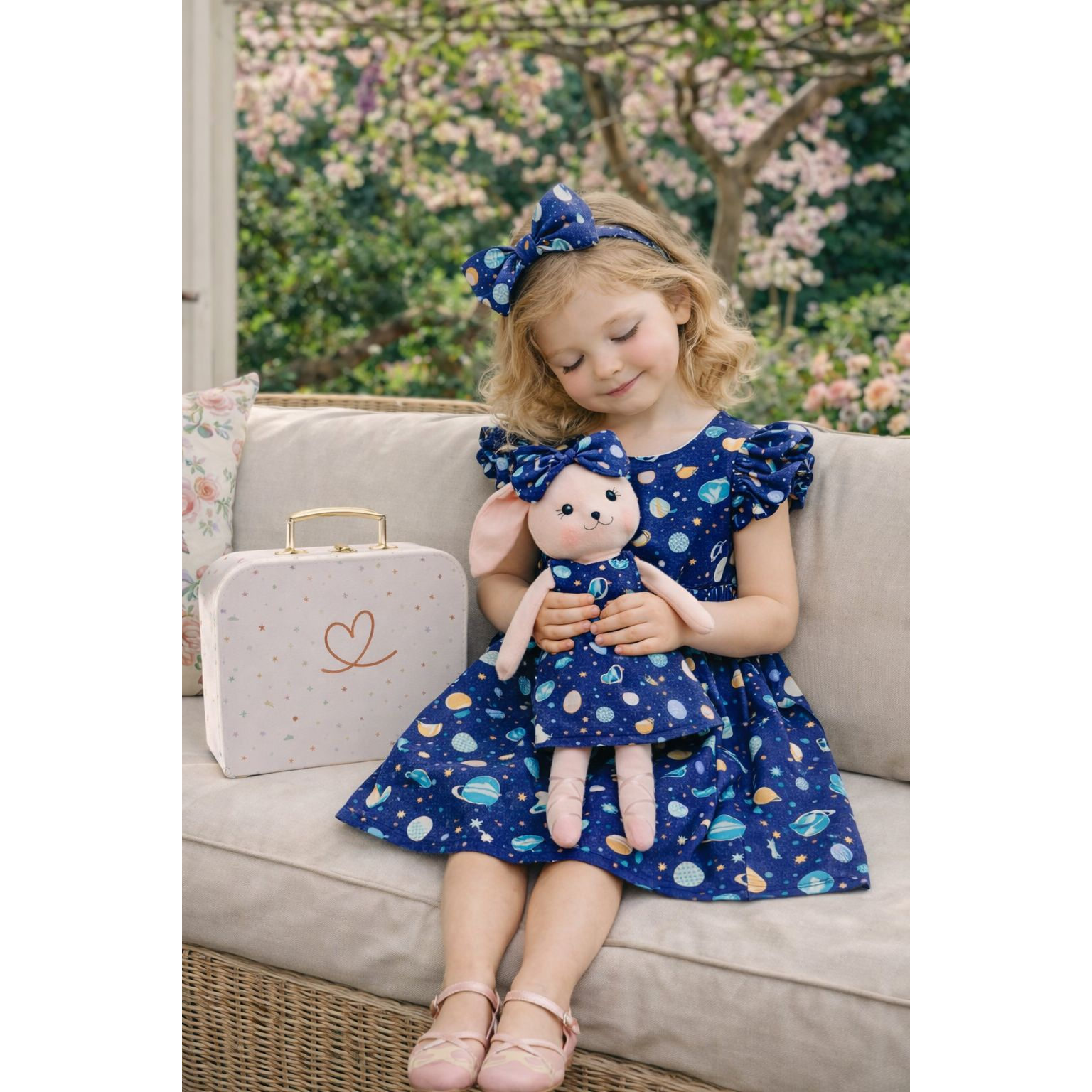 Kit Boneca Coelhinha Chloe Espaço + Petit Case