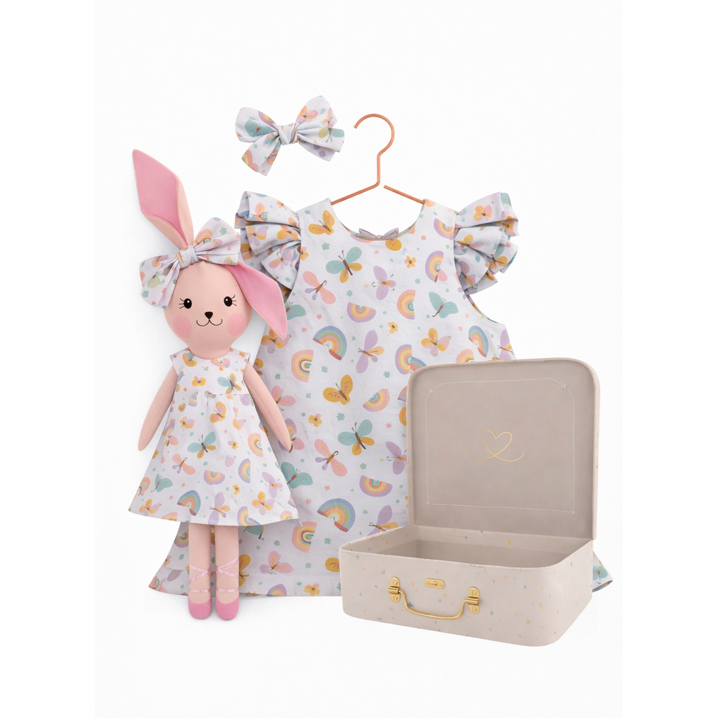 Kit Boneca Coelhinha Chloe Arco iris + Petit Case