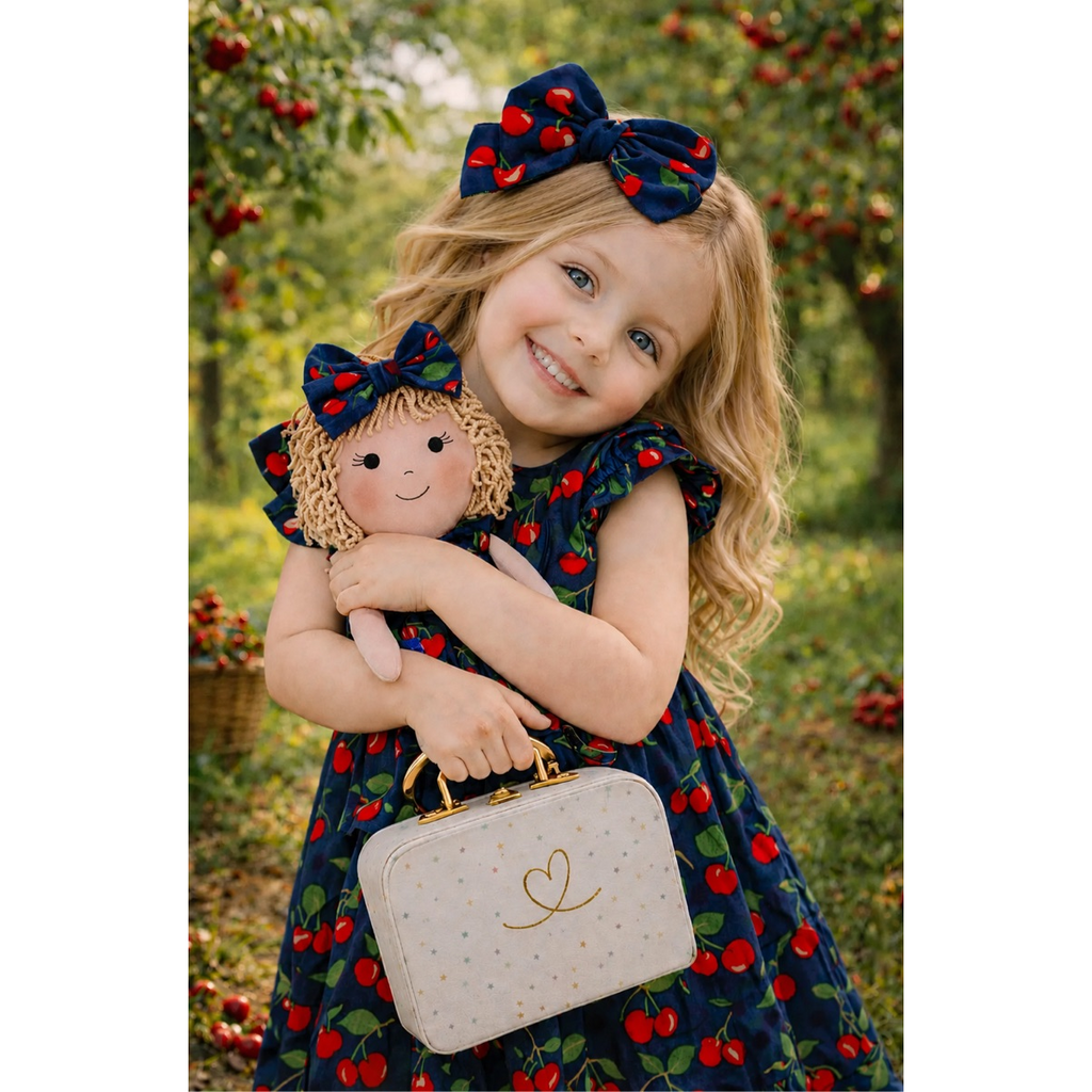 Kit Boneca Aninha Cereja + Petit Case